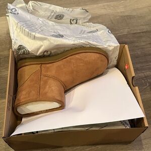 UGG Classic Mini II